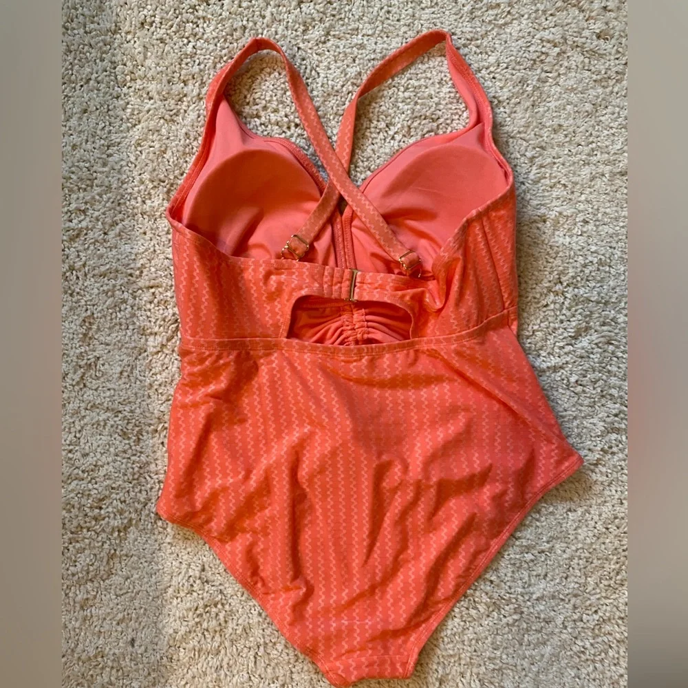 SwimSuit - Picture 4 of 8